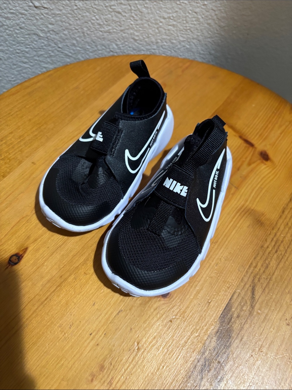 Nike Kids Black and White Slip-On Sneakers with Hook Strap 7C